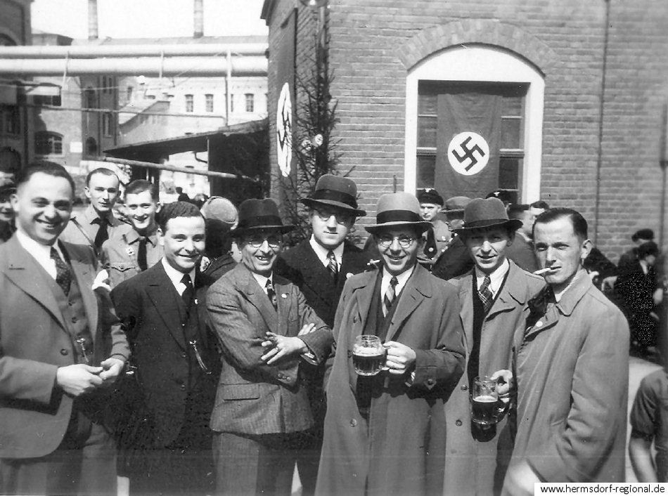 1. Mai 1935 im Bild links Max Leisering