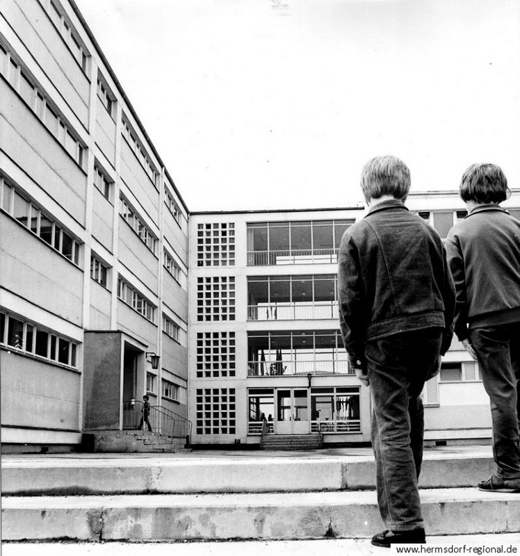 Die 3. POS (heute Gymnasium) errichtet 1971. 