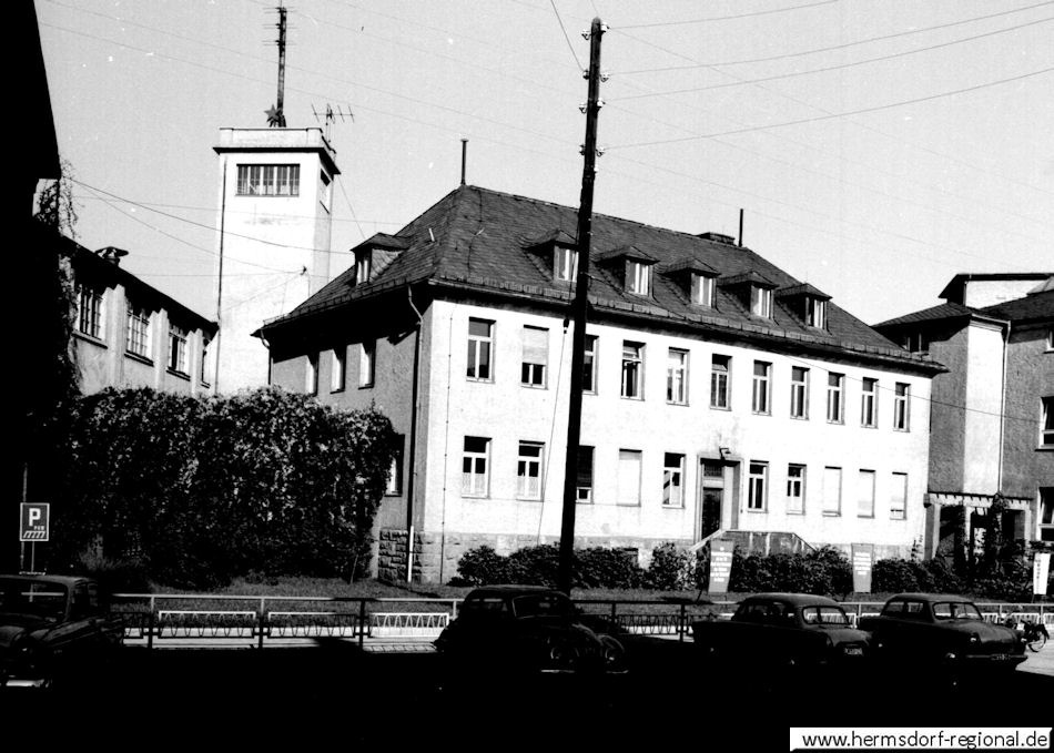 Das Labor- und Verwaltungsgebäude, später Gruppenposten der VP, heute Ärzte- und Wohnhaus.