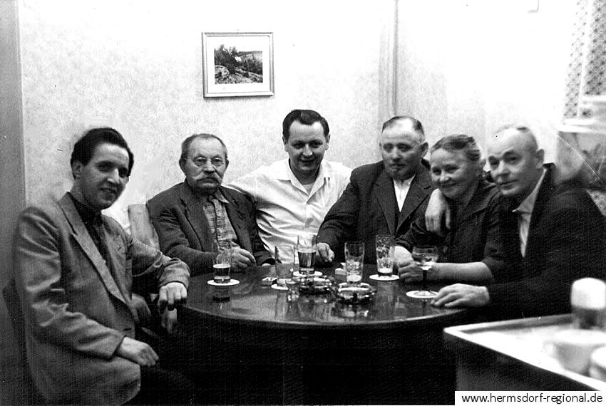 Von links: Günter Walther, Paul Borkowski „Schnurbarts Paul“, Karl Bratfisch „Iselt“, Ehepaar Kraft (Eltern von Frau Hädrich), Willy Gräfe „Badewanne“