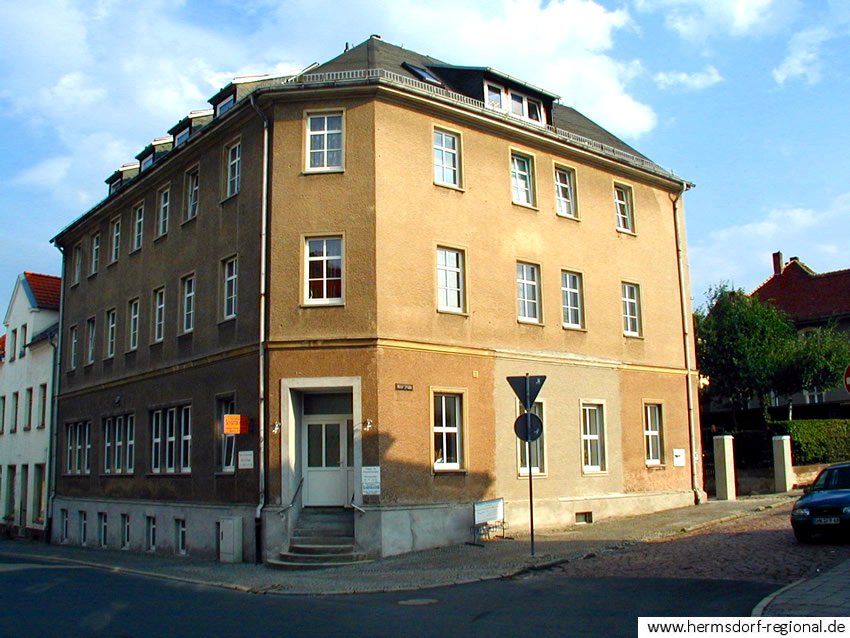 Das ehemalige „Cafe Rühling“ heute Wohn- und Geschäftshaus, Sitz der Physiotherapeutische Gemeinschaftspraxis, Neue Str. 1, 07629 Hermsdorf, Thür 036601-41523