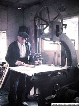 Josef Dörr in seiner Werkstatt. 