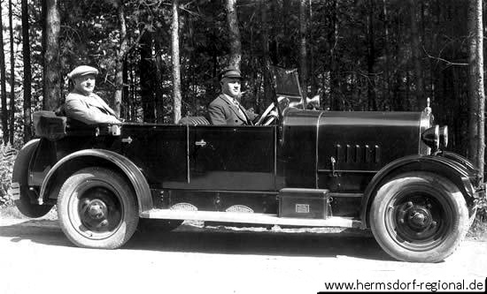 Der erste PKW von Dr. Willy Schuster - Chauffeur Werner Vogel.