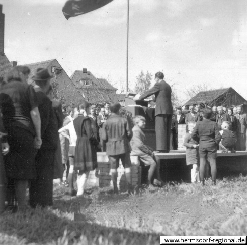 Grundsteinlegung des 6-Familien-Hauses am 01.05.1950 - Naumburger Straße 36