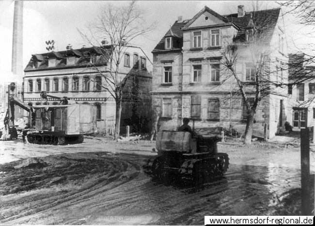 1958 beginnend wird die Naumburger Straße zurückgebaut und geht in das Betriebsgelände ein, rechts = Naumburger Straße 17 Malermeister Weidenhaun.