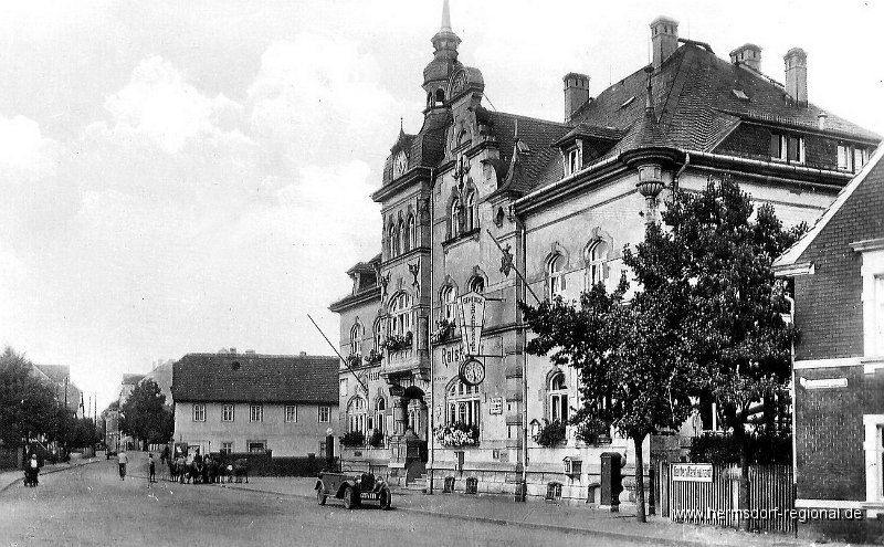 1930_Rathaus_Tankstelle_1.jpg