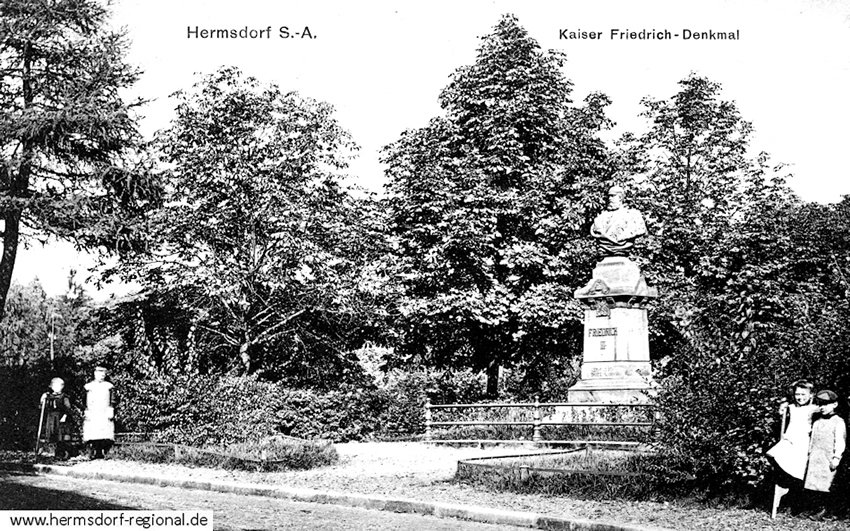Altes Foto des Denkmales, an dieser Stelle befindet sich heute der Kreisverkehr an der Bahnhofsbrücke.