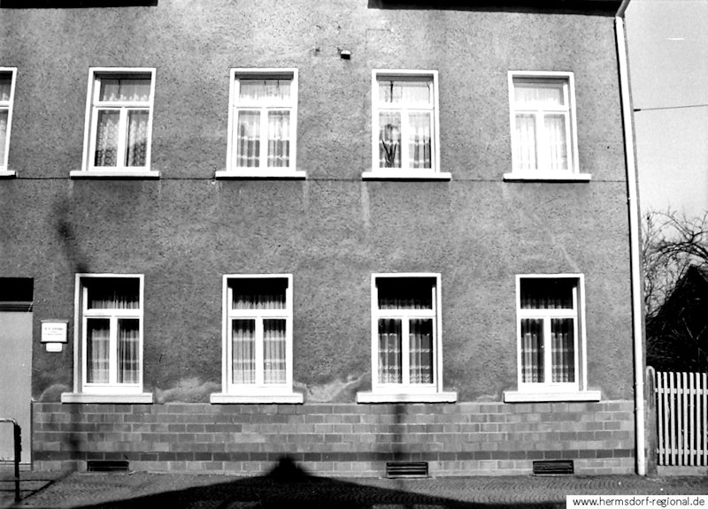 Eisenberger Straße 22 im Jahr 1984 - hier Zahnarzt Schröder im Haus.