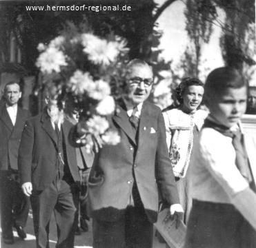 15.10.1949 - Festveranstaltung zur Neueinweihung und Namensgebung, von rechts: Jürgen Breternitz, Leni Zschätzsch; Wilhelm Sperhake ehemaliger Bürgermeister.