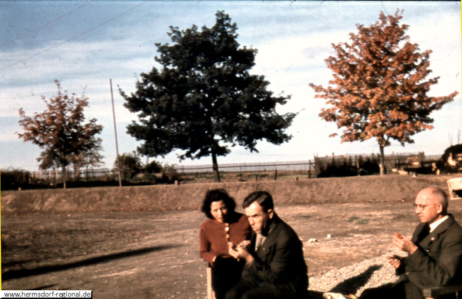 1944 - Aufnahme auf dem Schulhof