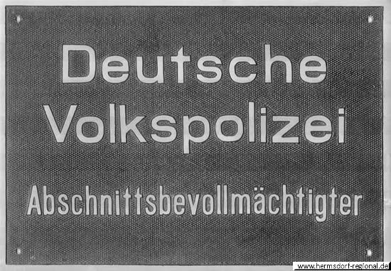 Dienststellenschild eines ABV der Deutschen Volkspolizei