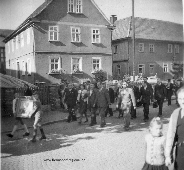 Maiumzug zwischen 1950 und 1955 in der Eisenberger Straße