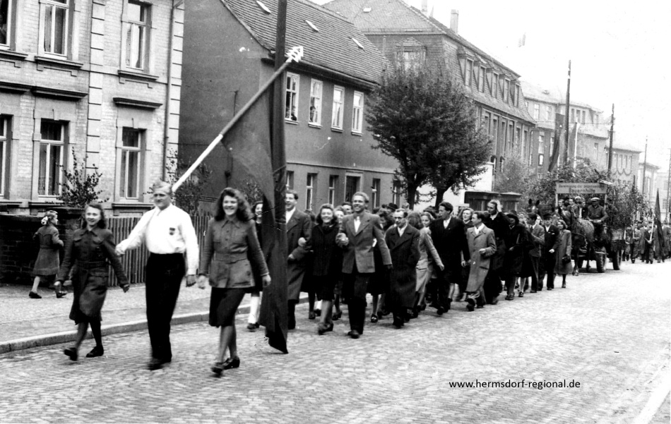 Zwischen 1950 bis 1953 Umzug in der Eisenberger Straße 