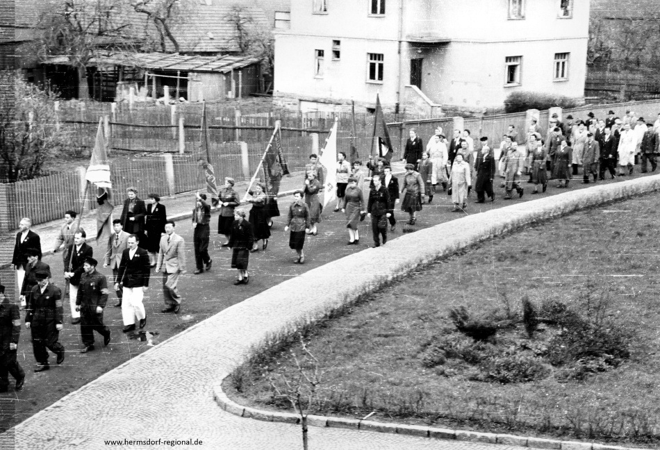 01.05.1956 Umzug in der Schulstraße