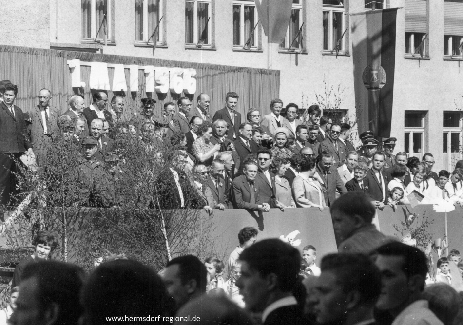 01.05.1966 - die Tribüne vor dem Weißen Haus. 