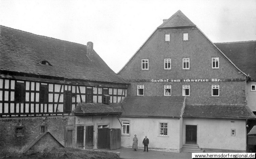 Der Gasthof um 1920. Die heutige "Bärenhöhle" ist noch ein Stall. 