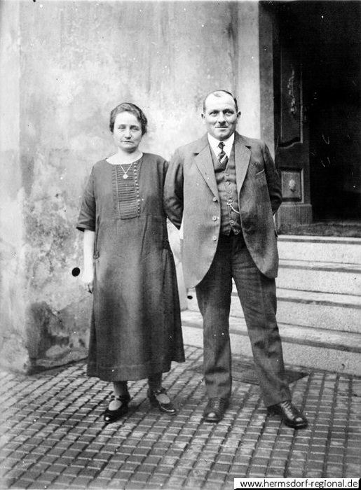 1887 und 1918 war Reinhold Serfling Gastwirt , im Bild mit Olga Schneider.