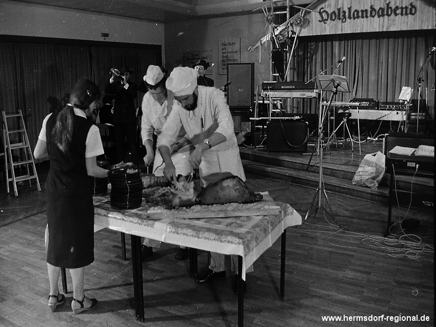 Im Jahr 1984 übernahm das Personal des "Kulturhauskeller" die Versorgungeines Holzlandabends im Kulturhaussaal.