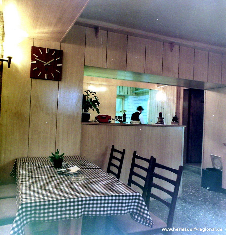 Innenansicht bis zur Schließung im Mai 1993 - die Bleiglasfenster waren noch vorhanden.