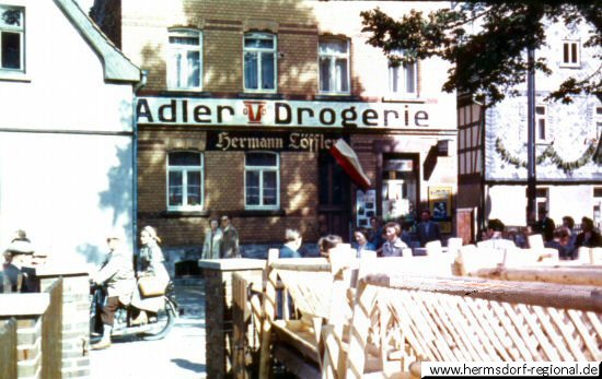 Das erste Geschäft Eisenberger Str. 30 zur 700-Jahr-Feier 1956