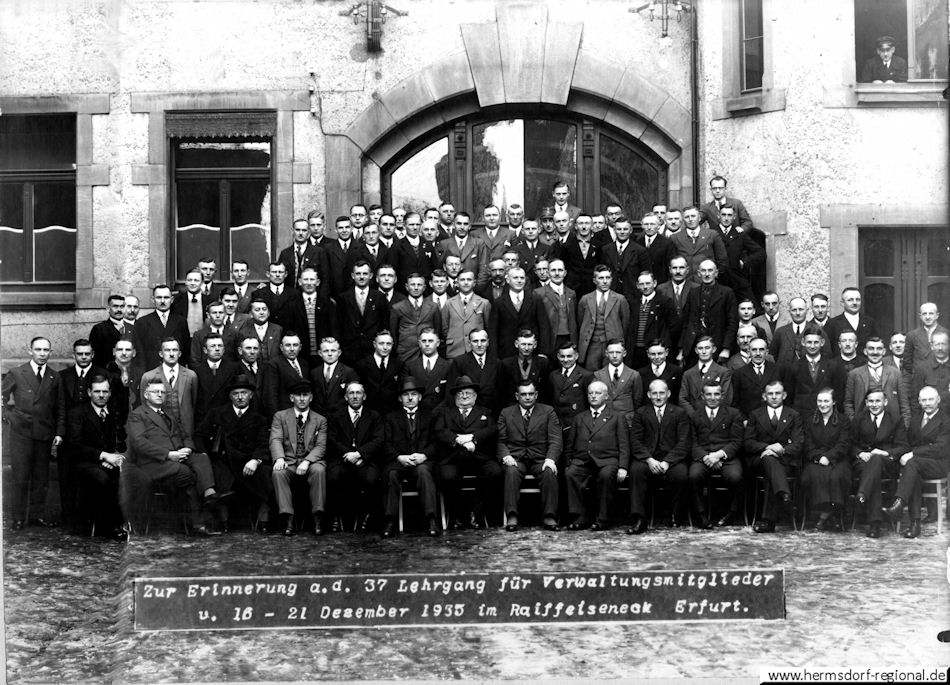 Erinnerungsfoto an den 37 Lehrgang für Verwaltungsmitglieder vom 16. bis 21.12.1935 im Raiffeiseneck Erfurt.
