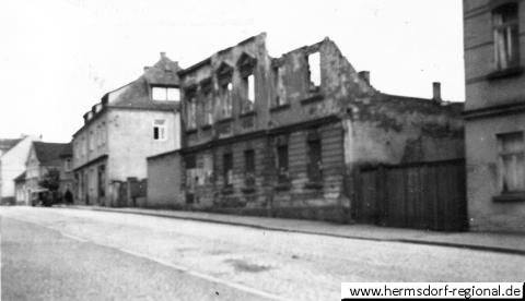 Eisenberger Straße 12 - Zerstört nach den Bombenangriffen am 09.04.1945. Die einzigen Fotos, die von Zerstörungen des 2. Weltkrieges erhalten blieben.