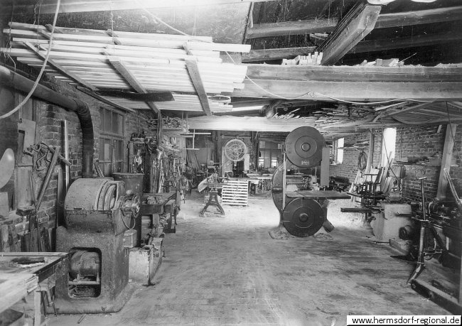 Foto um 1920 – alte Werkstatt