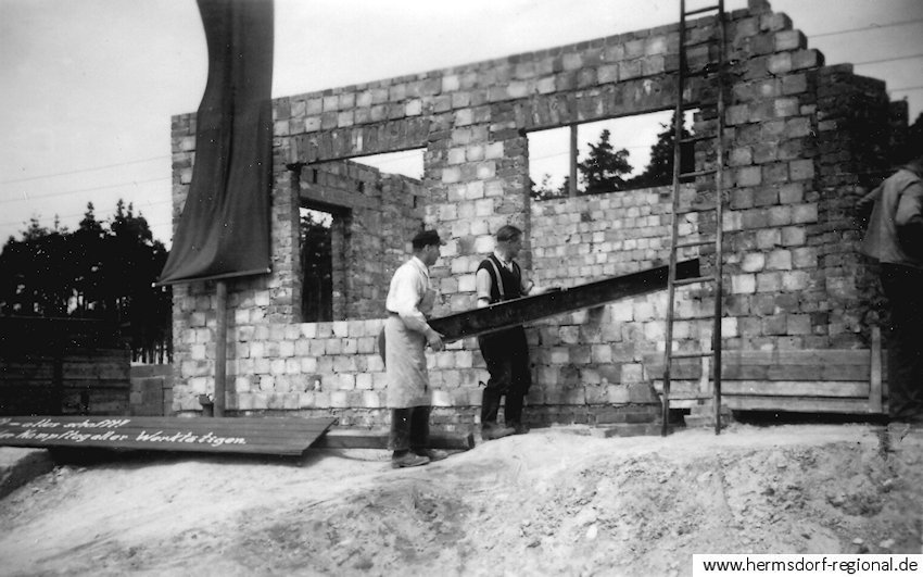 Bau des Kindergartens und der Gaststätte von 1953 bis 1958 Von links: Arthur Plötner - Fritz Eichenberg - Walter Pröder