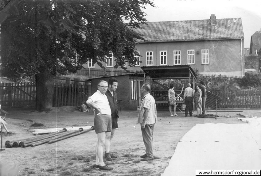 1968 Gartenfest in der Kleingartenanlage "Schillerstraße", im Hintergrund die neu erbaute Kirche.