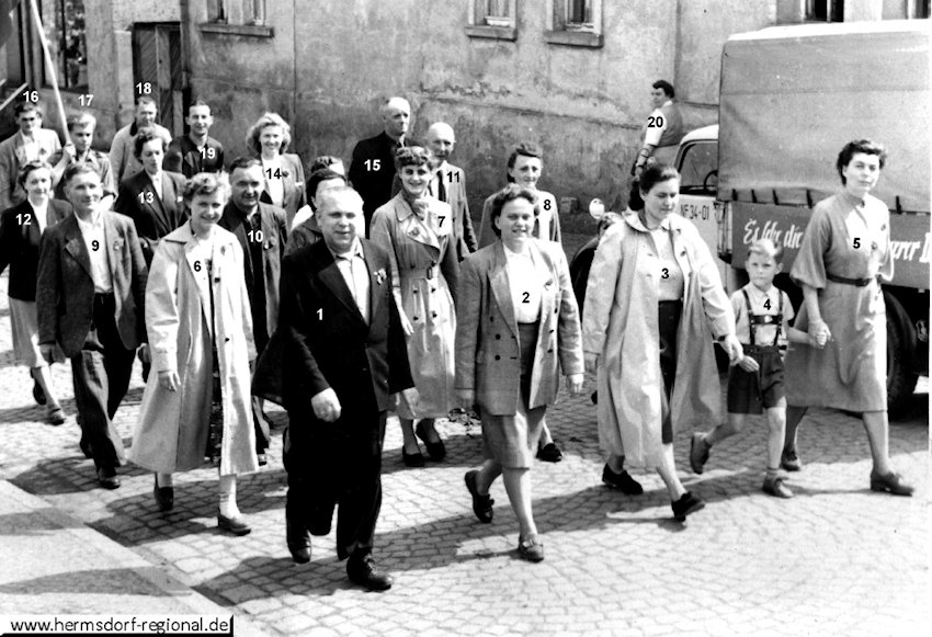 01.05.1956 Umzug in der Schillerstraße - Mitarbeiter der Gemeinde, Nr.1 Fritz Unrath (Bürgermeister vom 04.10.1952 bis 19.05.1960) 