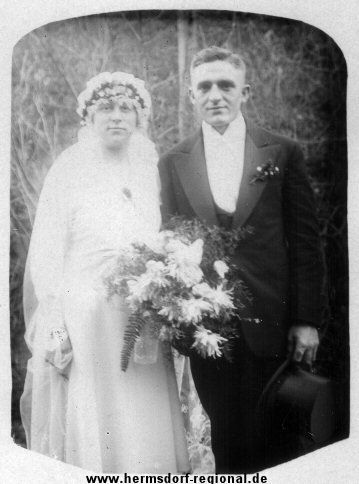1930 heiratete er die in Kahla geborene und aus Schöngleina stammende Köchin Elisabeth Dathe. 
