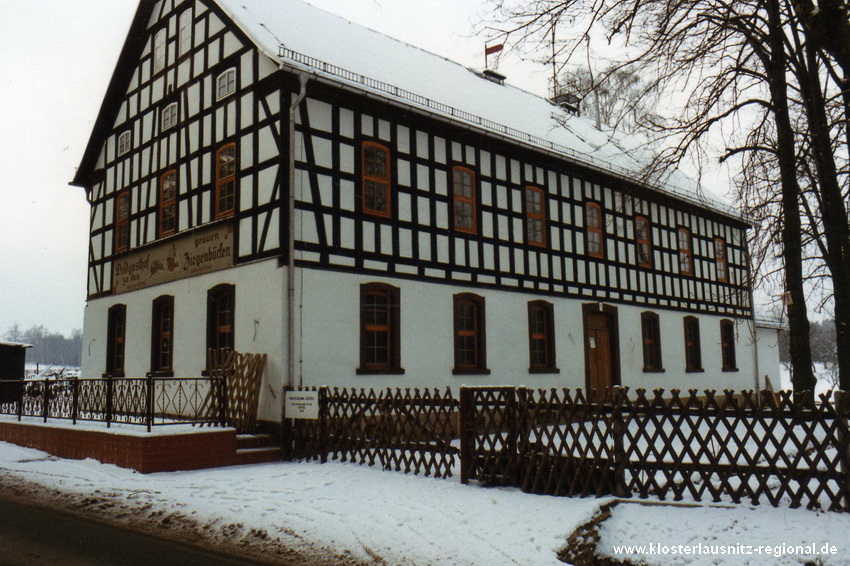 Der Gasthof 1991 nach erfolgter Sanierung durch den VEB ELGUWA Leipzig.