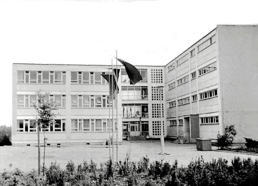 Die 2. POS Hermsdorf im Jahr 1976. 