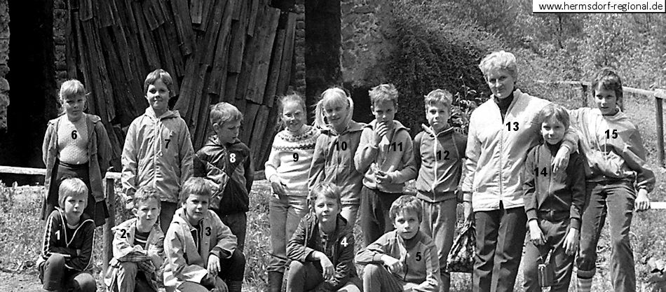 Klassenjahrgang 1980 - 1990 Foto oben: 1983 Foto darunter: 1984 Abschied aus der Grundschule - ganz unten zwei weitere Fotos