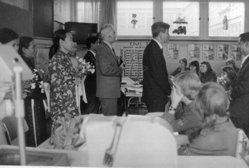 12.07.1977 Besuch des Volksbildungsministers und einer Deligation aus Vietnam. 