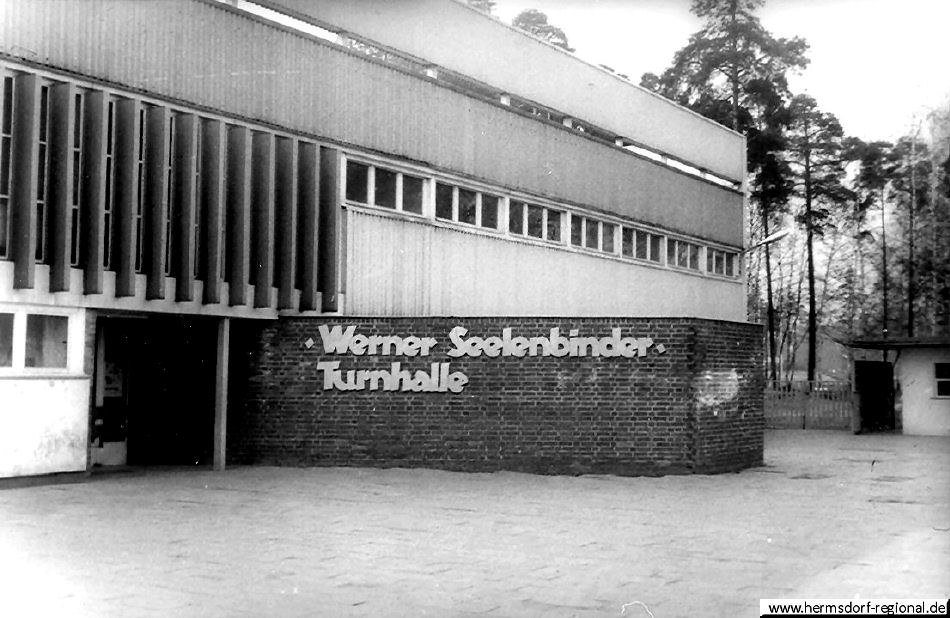 Nach ihrer Fertigstellung erhielt die neue Sport- und Mehrzweckhalle ebenfalls den Namen "Werner-Seelenbinder-Halle".