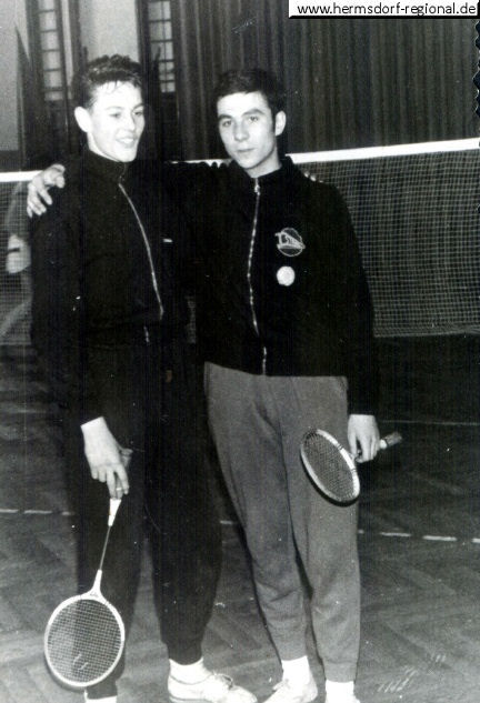 Wettkämpfe zur Bezirksmeisterschaft 1963 in der Turnhalle der Friedensschule Hermsdorf Peter Ziener rechts - damals Stahl Maxhütte Unterwellenborn 