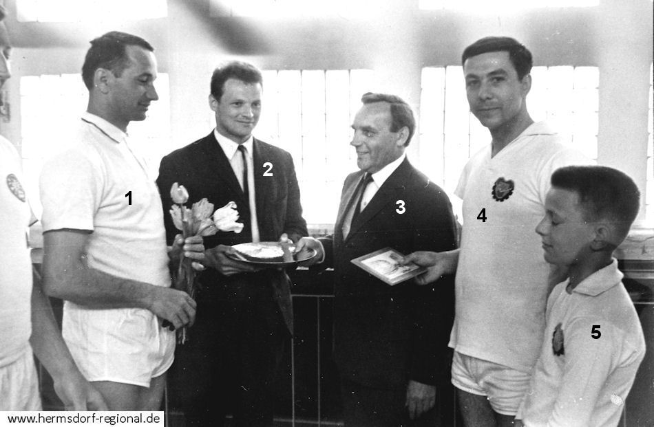 Im November 1966 begannen Partnerschaftsbeziehungen mit einer Federballmannschaft "TJ Slavoy Gottwaldov"