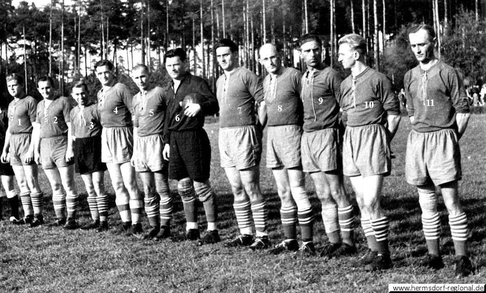 Fußballmannschaft „Weißes Haus“ bei einer Betriebsmeisterschaft ca. 1958