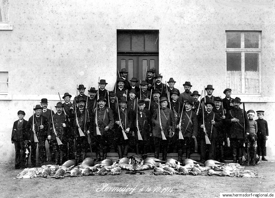 Abschluss einer Jagt am 16.10.1913 - das Foto entstand an der Giebelseite des Schützenhauses.