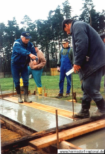 1996 Bau einer Kegelbahn in der Kleingartenanlage "17 Eichen" 