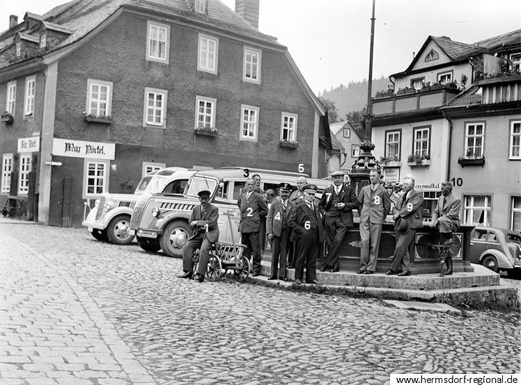 Die Teilnehmer der Kriegsopferfahrt in Leutenberg. 